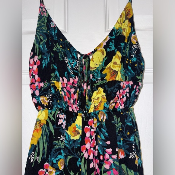 EUC Tropical Floral Black Jumpsuit Size M - Picture 5 of 9